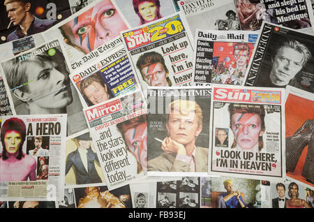 Londra, Gran Bretagna. 12 gennaio 2016. Le prime pagine dei giornali britannici dopo la morte di David Bowie Foto Stock