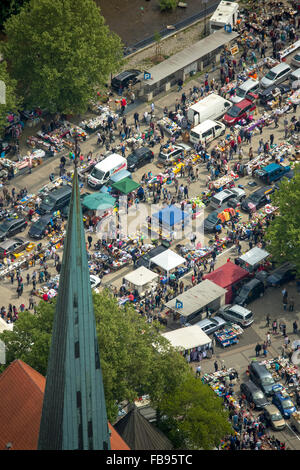 Vista aerea, il mercato delle pulci in piazza città al Volme e sulla Johannis piazza della chiesa, Hagen, Sauerland, Foto Stock