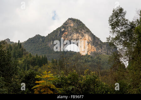 Luna Collina Montagna - Yangshuo, Cina Foto Stock