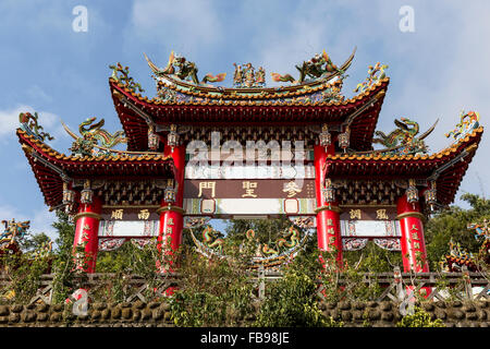 Lunga Fong Temple Gate, Sole-luna Lago, Taiwan Foto Stock