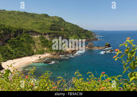 Spiaggia appartata lungo il sentiero tra aria e Guling Kuta Lombok IO HO Indonesia Foto Stock