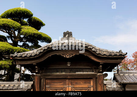 Cancello principale di un Santuario a Uji - Kyoto, Giappone Foto Stock