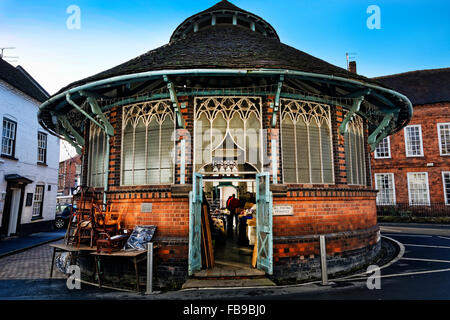 Per i mercati tenuti martedì venerdì e sabato mattina in e attorno alla città il turno della costruzione del mercato, Tenbury Wells Foto Stock