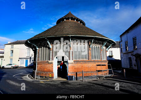 Per i mercati tenuti martedì venerdì e sabato mattina in e attorno alla città il turno della costruzione del mercato, Tenbury Wells Foto Stock