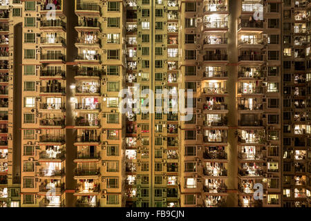 Guangzhou, Cina. Dicembre 2015 - edifici appartamento a notte in Guangzhou. Foto Stock