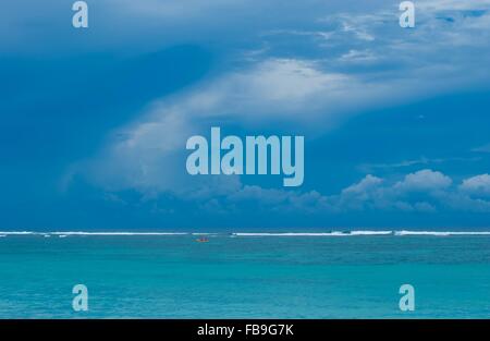 Bellissima spiaggia chiamata Pandawa sull isola di Bali in Indonesia Foto Stock