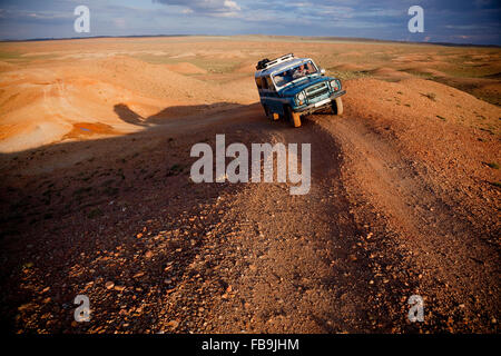 Un russo 4WD in azione nel Deserto del Gobi, Mongolia. Foto Stock