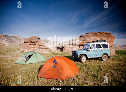 4X4 offroad campeggio nel deserto del Gobi, Mongolia. Foto Stock