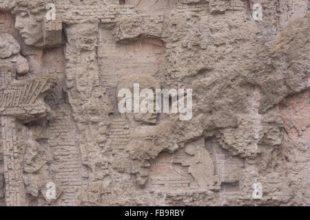 Volgograd, Russia - 5 Novembre 2015: dettaglio delle rovine della composizione della parete-storico complesso memoriale " per gli eroi della Foto Stock