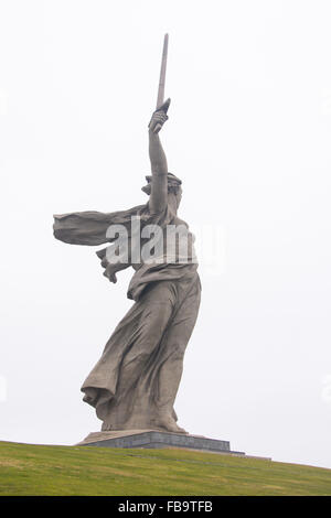 Volgograd, Russia - 5 Novembre 2015: la vista dal lato sinistro del monumento "chiamate otherland' storico-complesso memoriale Foto Stock