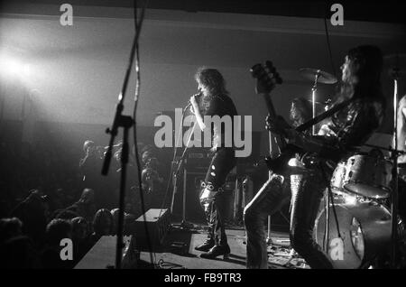 Alice Cooper - 1975 - Francia / Ile-de-France (Regione) / Parigi - Alice Cooper in concerto a Parigi, 1975 - Philippe Gras / Le Pictorium Foto Stock