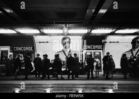 1968 a Parigi. - Francia / Ile-de-France (regione) - 1968 a Parigi. - Atmosfera in 'Concorde' la stazione della metropolitana; - Parigi; - 1968. - Philippe Gras / Le Pictorium Foto Stock