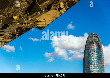 Torre Agbar grattacielo progettato dall architetto francese Jean Nouvel, Barcellona, in Catalogna, Spagna Foto Stock