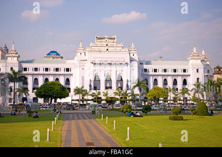 Il colonial City Hall di Yangon, Myanmar Foto Stock