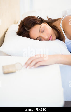 Donna addormentata nel suo letto Foto Stock