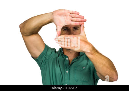 L'uomo rendendo il telaio con le mani Foto Stock