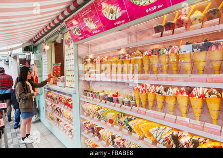 Giappone, Honshu, Tokyo, crêpe Shop, finestra di visualizzazione in plastica per alimenti Foto Stock