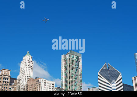 Illinois, Stati Uniti d'America, USA: un aereo sulla skyline di Chicago, grattacieli Foto Stock