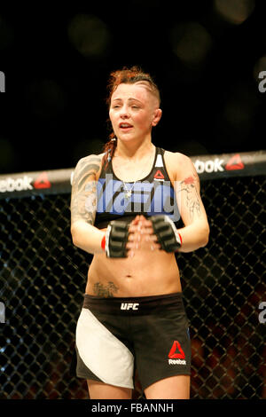 Joanne Calderwood sconfigge Courtney Casey durante UFC Fight Night 72: Bisping vs Leites al SSE idro sabato il 18 di luglio Foto Stock