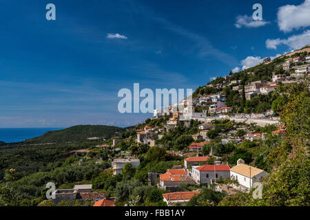 Villaggio di Vuno oltre il mare Ionio, albanese Riviera, Albania Foto Stock