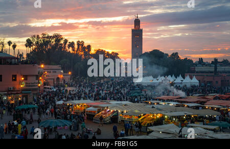 Djemaa El Fna tramonto, Marrakech marocco Foto Stock