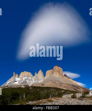 Paine massiccio dalla testa della valle francese, Torres del Paine, Patagonia Foto Stock