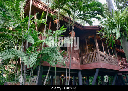 Architettura in teak a Jim Thompson House e museo a Bangkok, in Thailandia Foto Stock