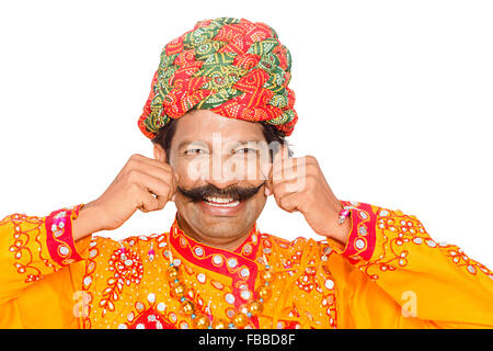 1 rurale indiano Gujrati abitante di baffi mostra Foto Stock