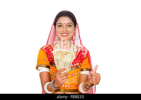 1 rurale indiano donna Gujrati detenere fondi pollice in alto mostra Foto Stock