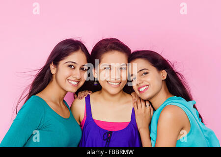 3 giovani indiani Womans amici godere Foto Stock