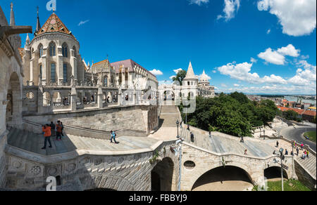 Chiesa di Matyas e Bastione dei pescatori, quartiere del Castello, Budapest, Ungheria. Foto Stock