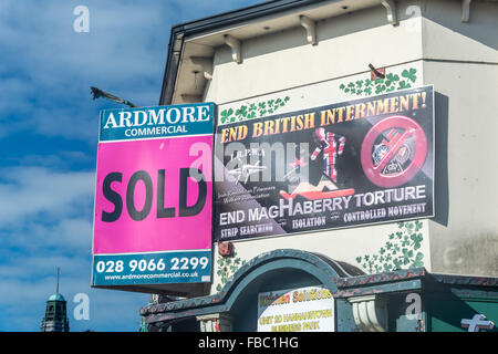 Il repubblicano irlandese fine British di internamento e di tortura murale su Belfast Falls Road. Foto Stock