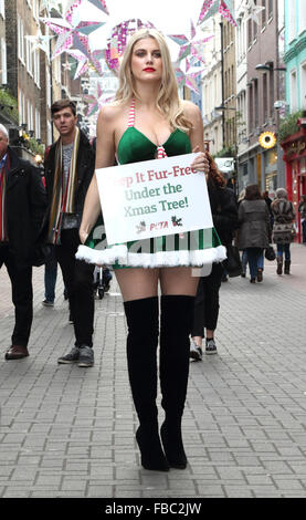 Vestiti come Santa's Little Helper, Ashley James teamed in su con la PETA per incoraggiare gli acquirenti a Londra alla moda Carnaby Street a "Keep it Fur libera sotto l albero di Natale" questo anno con: Ashley James dove: Londra, Regno Unito quando: 14 Dic 2015 Foto Stock