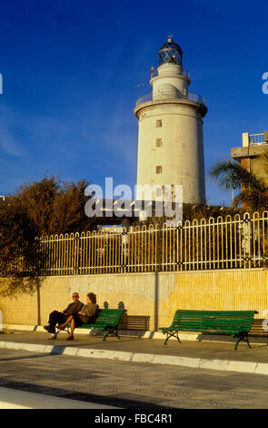 Malaga.Andalusia. Spagna: faro La Farola. In Paseo Matias Prats. Di fronte spiaggia Malagueta Foto Stock