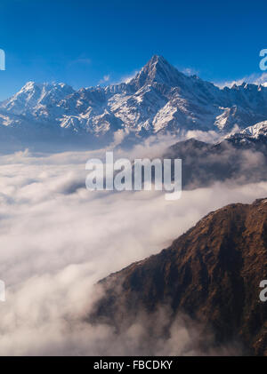 Vista aerea di colline e montagne nella regione di Annapurna Nepal Foto Stock