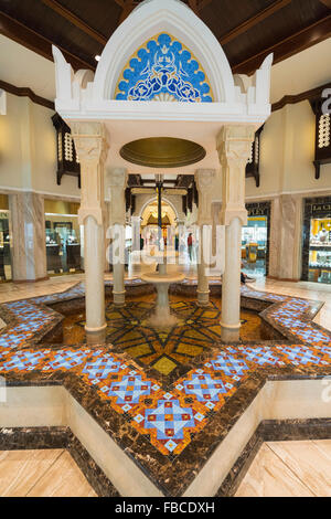 Interno del Souk a Dubai Mall in Dubai Emirati Arabi Uniti Foto Stock