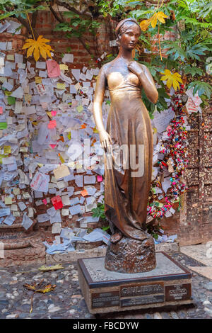 Giulietta staue in Verona, Italia Foto Stock
