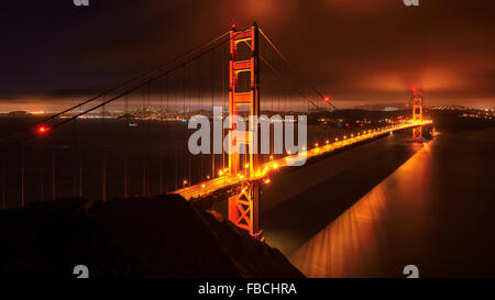 Notte a beautiful Golden Gate Bridge di San Francisco, Stati Uniti d'America Foto Stock