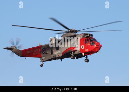 XV699, un dispositivo HMS Gannet la ricerca e il salvataggio di Westland Sea King HU5 della Royal Navy, a Prestwick International Airport. Foto Stock