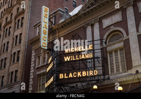 Street view della Belasco Theatre sign in il giorno, attualmente mostra Blackbird starring Michelle Williams e Jeff Daniels. Foto Stock