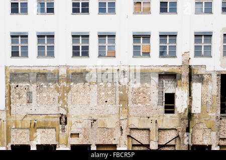 Parte di un edificio urbano in Germania in fase di ristrutturazione Foto Stock