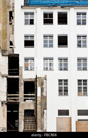 Parte di un edificio urbano in Germania in fase di ristrutturazione Foto Stock