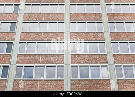 Parte di un urbano alto edificio in mattoni a Berlino Foto Stock