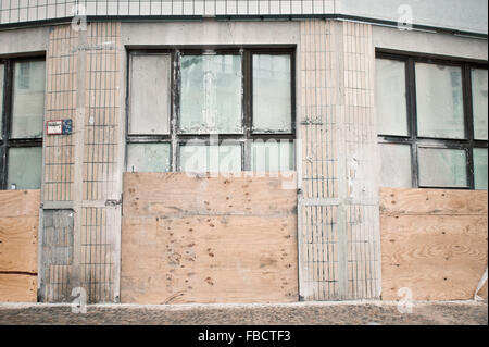 Parte di un edificio urbano a Berlino in fase di ristrutturazione Foto Stock