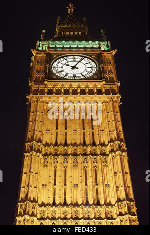 Big Ben di Londra illuminata di notte Foto Stock