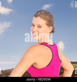 Immagine composita di sorridere montare donna Foto Stock