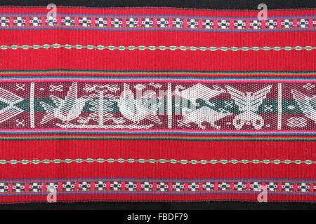 Mano-tessuti con motivi zoomorfi, Taquile Island, il lago Titicaca Foto Stock