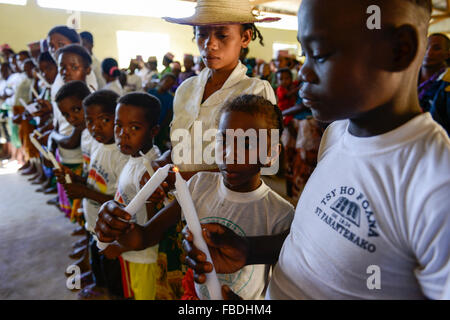 MADAGASCAR Mananjary, Vohilava, villaggio Tanambao Nord, tribù Tanala, il battesimo nella chiesa cattolica Foto Stock