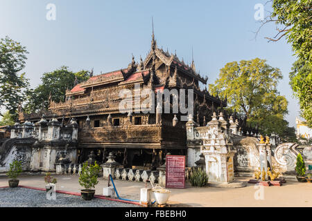 Shwenandaw Kyaung Tempio o Golden Palace Monastero a Mandalay, Myanmar Foto Stock