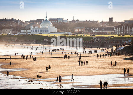 Whitley Bay Beach e la città spagnola Dome, Tyne and Wear, Inghilterra. Regno Unito GB Europa Foto Stock